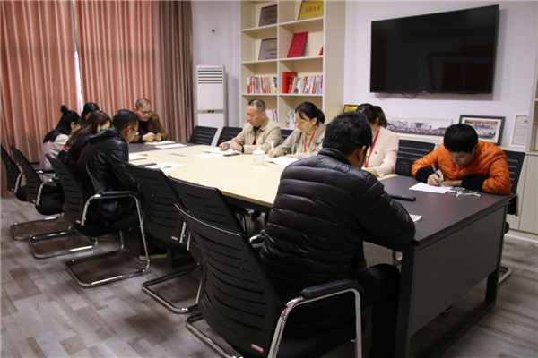 市古鎮(zhèn)公司掀起學習黃群、宋月才等四名同志先進事跡的熱潮