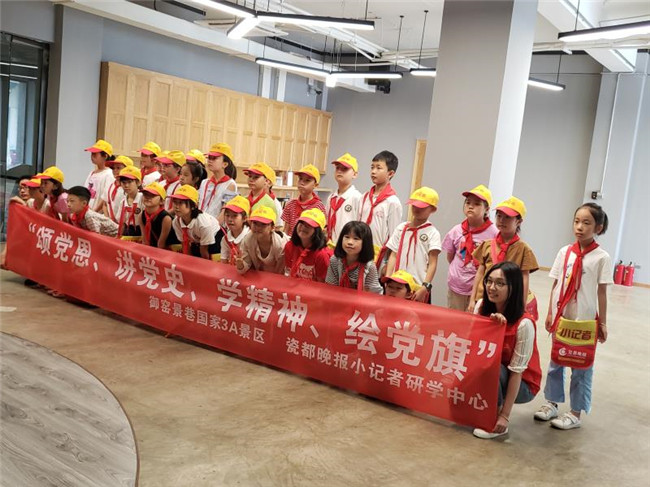 市古鎮(zhèn)公司黨總支開展“頌黨恩、講黨史、學(xué)精神、繪黨旗”主題活動(dòng)