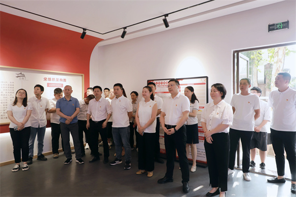 市古鎮(zhèn)投資公司黨委開展“黨建引領(lǐng)新征程，古鎮(zhèn)同心再出發(fā)”活動