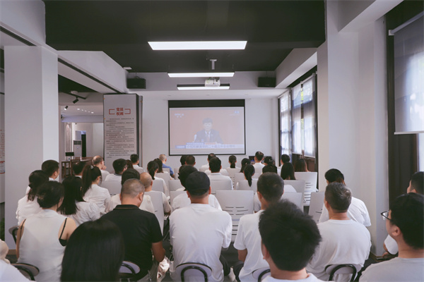 市古鎮(zhèn)投資公司黨委開展“黨建引領(lǐng)新征程，古鎮(zhèn)同心再出發(fā)”活動