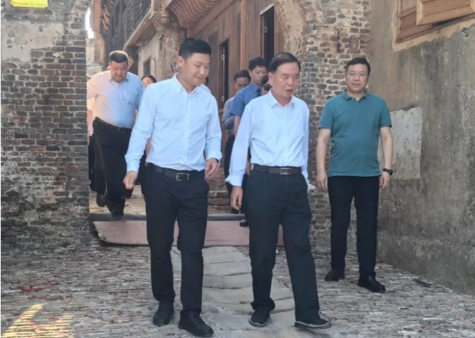 省人大常委會調研組一行到三閭廟開展調研工作