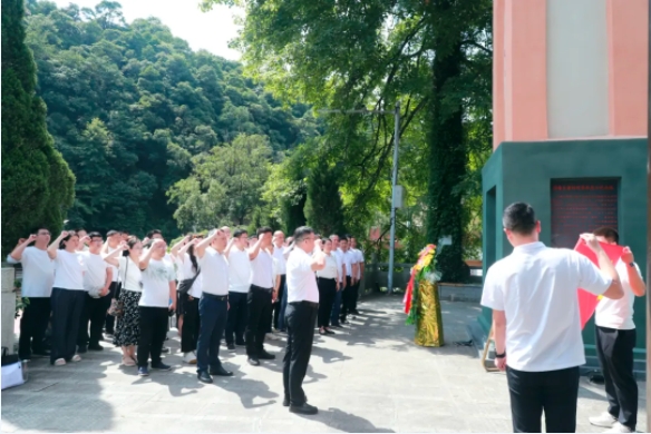 慶七一，強黨性，正作風，促發(fā)展——市古鎮(zhèn)投資公司開展紅色走讀活動